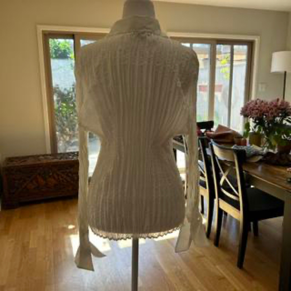 Vintage white cream ruffle crinkle long sleeve button up collared shirt - Picture 4 of 5